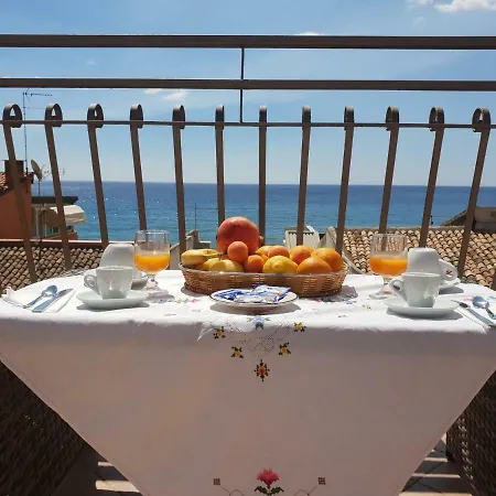 Il Girasole B&B 지아르디니낙소스