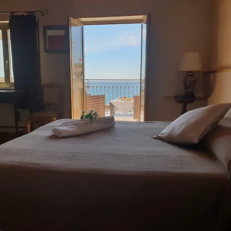 Il Girasole גיארדיני נאקסוס